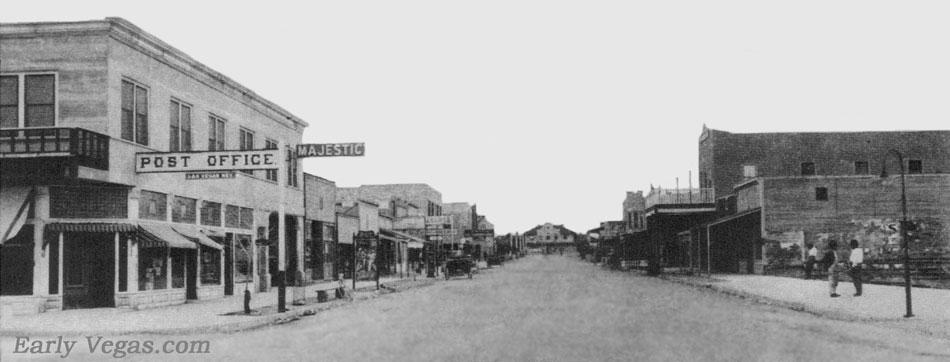 1915. Las Vegas főutcája a szerencsejáték engedélyezése előtti időkben..jpg