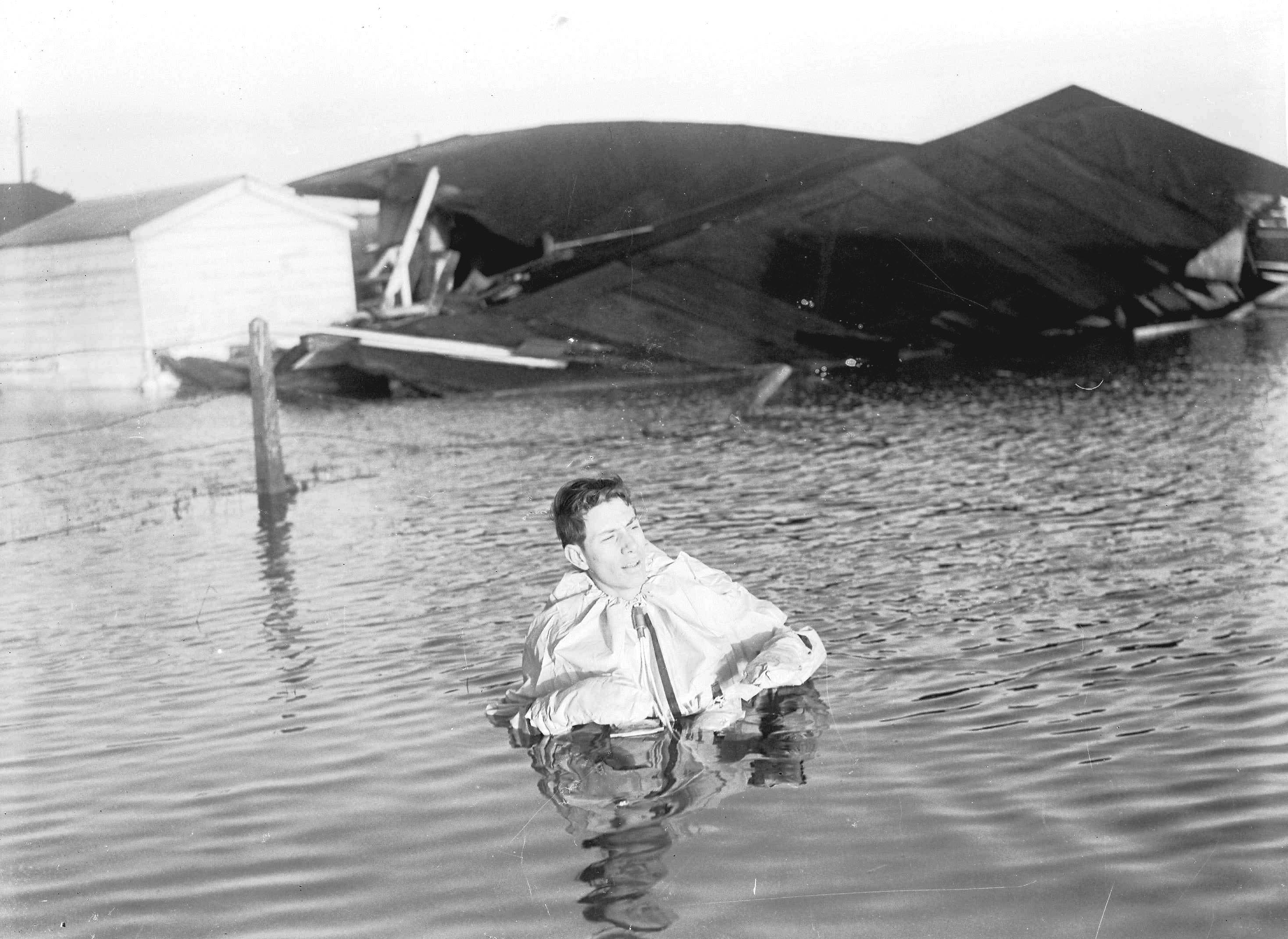 p0163_hunstanton_1953_floods[1].jpg