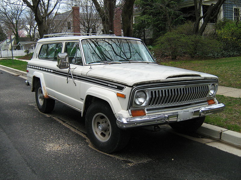 1977_AMC_Jeep_Cherokee_SJ_Chief_S_f.jpg