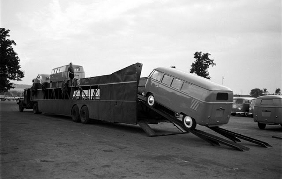 Scene+at+Volkswagens+Main+Plant+Wolfsburg+Germany+July+1951+16.jpg