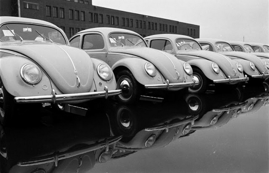 Scene+at+Volkswagens+Main+Plant+Wolfsburg+Germany+July+1951+19.jpg