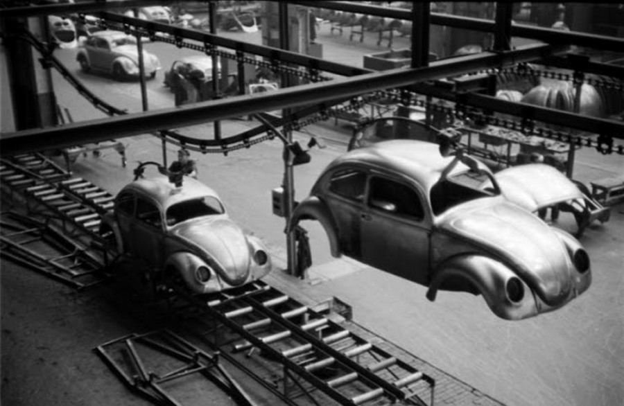 Scene+at+Volkswagens+Main+Plant+Wolfsburg+Germany+July+1951+5.jpg