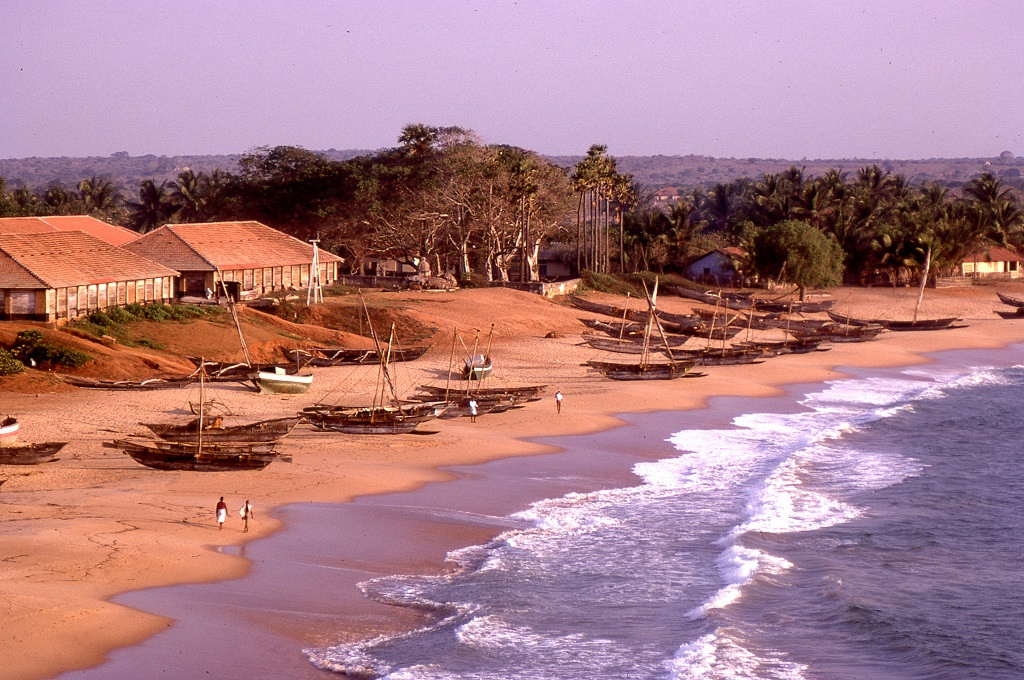 Galle várostól délre a ma is gyönyörű Unawatuna Beach