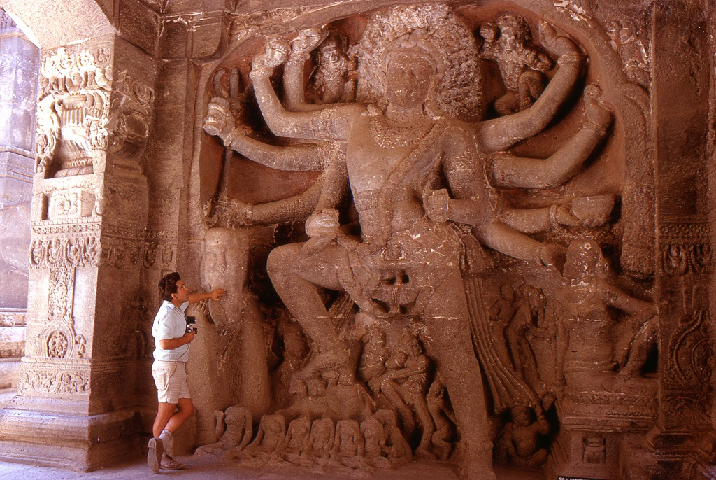 Az Elephanta barlangtemplom a Mumbai öbölben található szigeten, a 6. és a 8. század között épült.