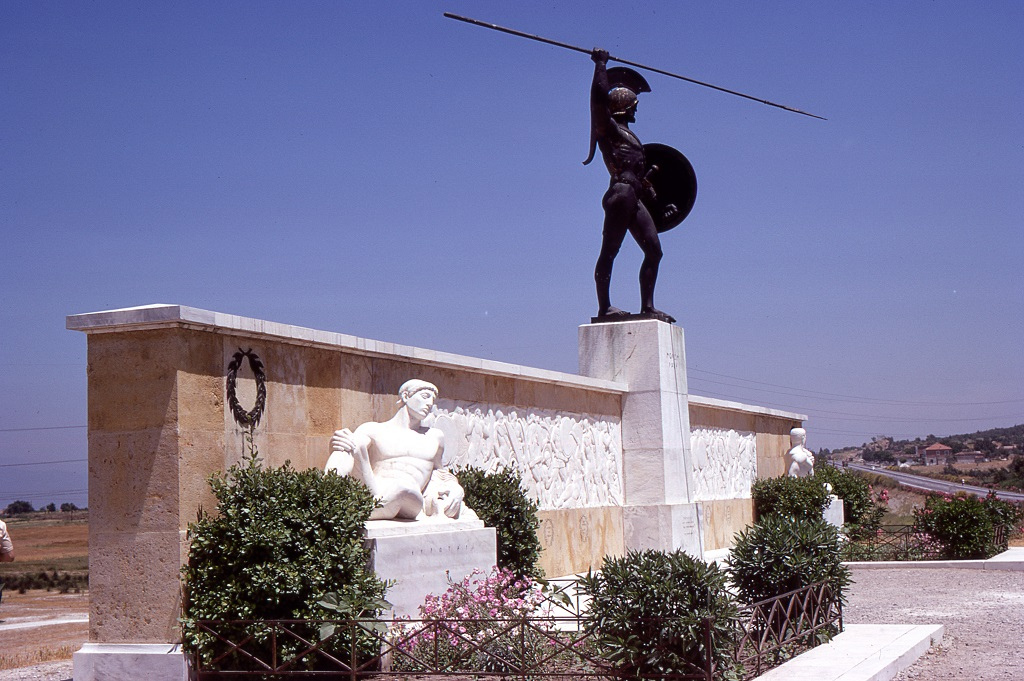 A thermopülai csata emlékműve. Kr.e. 480-ban a spártaiak vereséget szenvedtek a hatalmas perzsa seregtől.