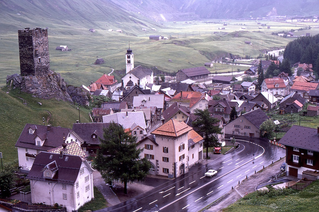 Szent Gotthárd-hágó, Svájc. az alagút még nem létezett, egy évvel később kezdték építeni és 1980-ban adták át a forgalomnak.