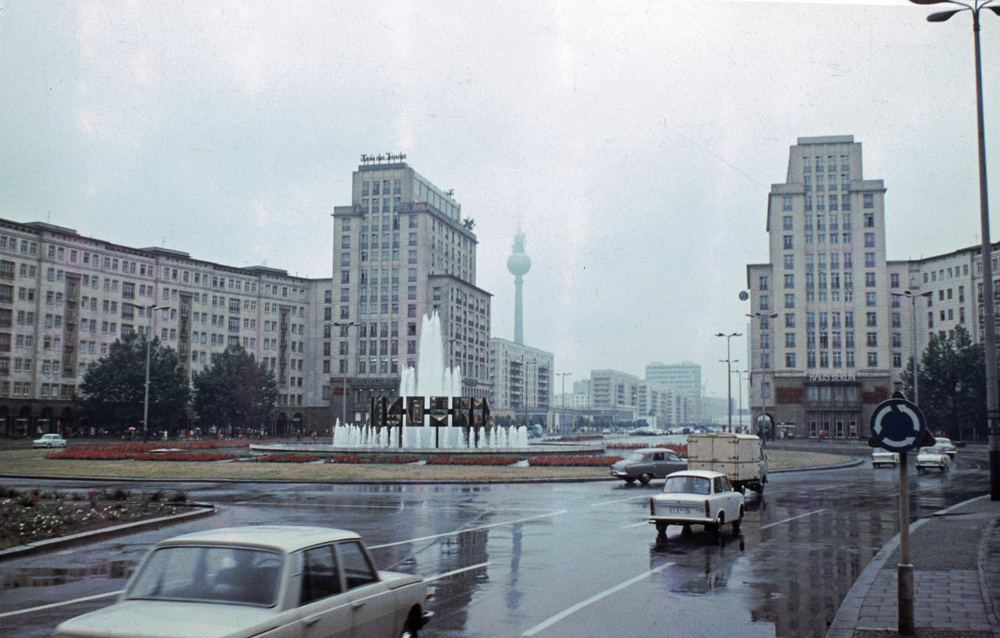 1968. Berlin, Karl-Marx Alle, Strausberger Platz.jpg