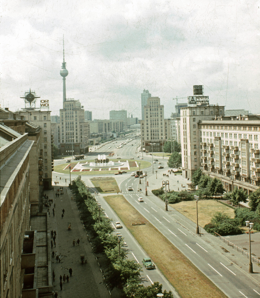 1968. Berlin, Karl-Marx Alle.jpg