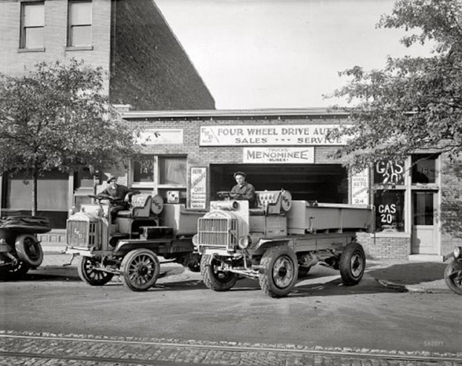US Gas Stations in the 1920's (10).jpg