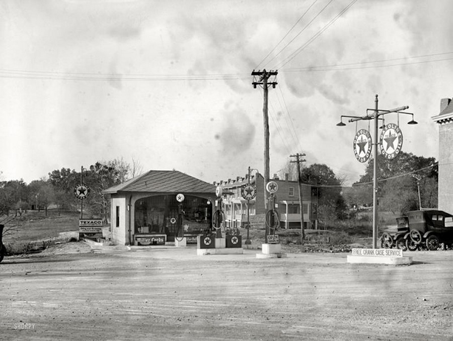 US Gas Stations in the 1920's (2).jpg