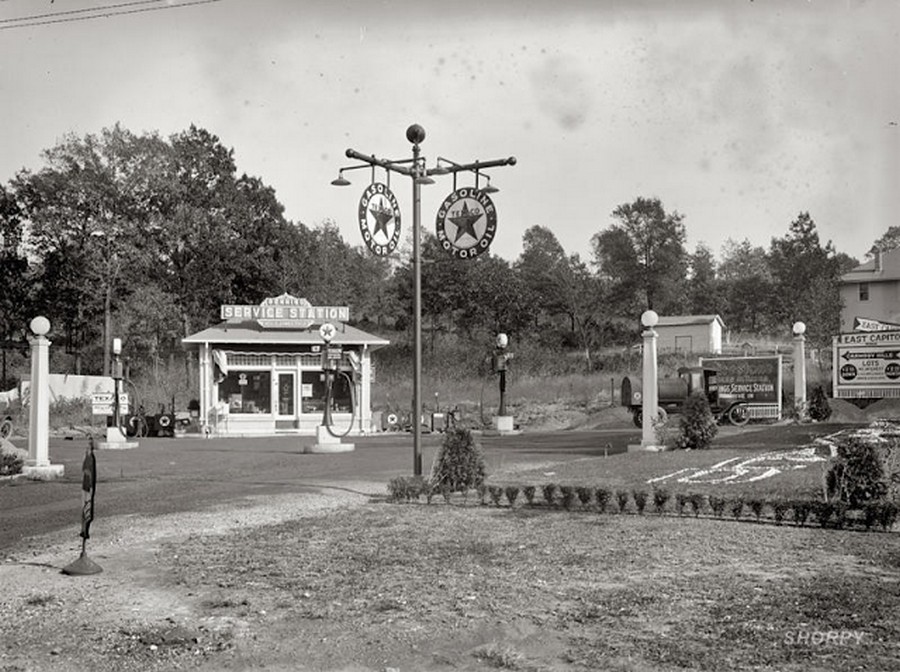 US Gas Stations in the 1920's (3).jpg