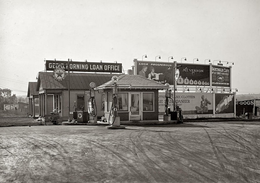 US Gas Stations in the 1920's (4).jpg
