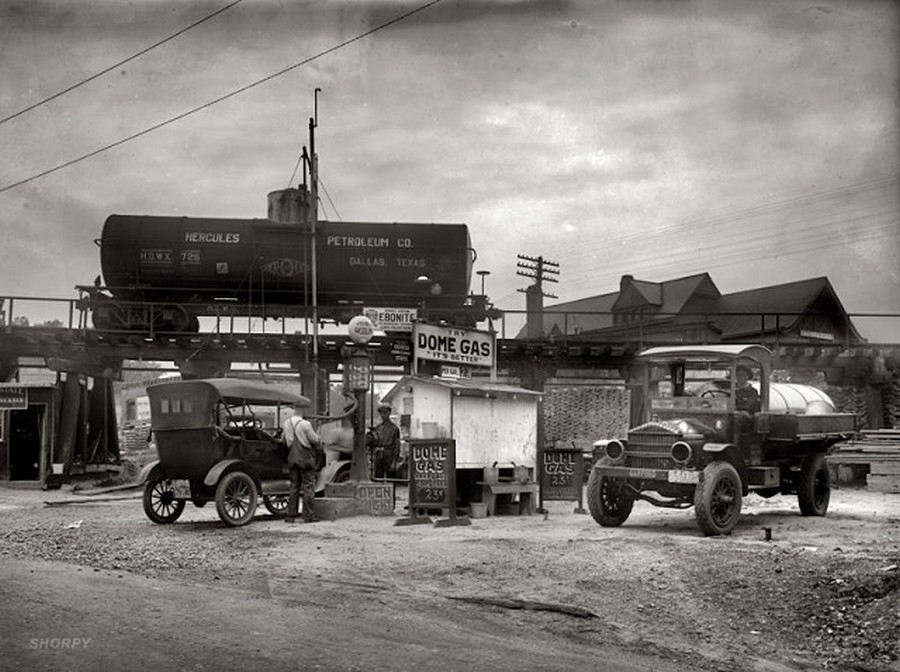 US Gas Stations in the 1920's (6).jpg