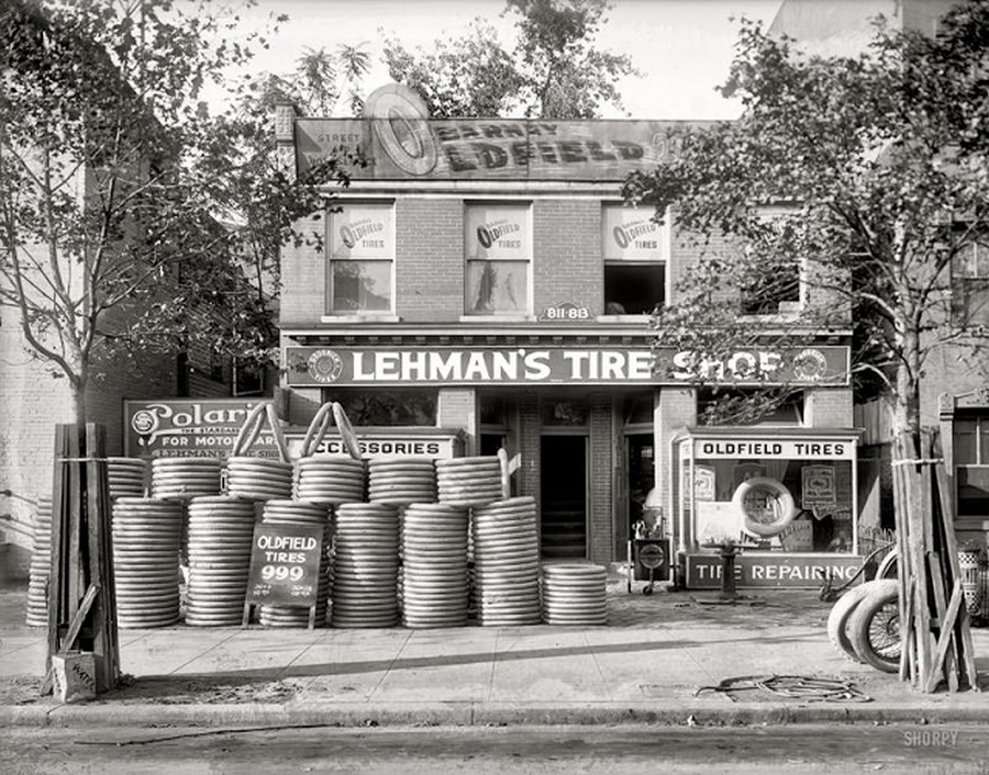 US Gas Stations in the 1920's (7).jpg