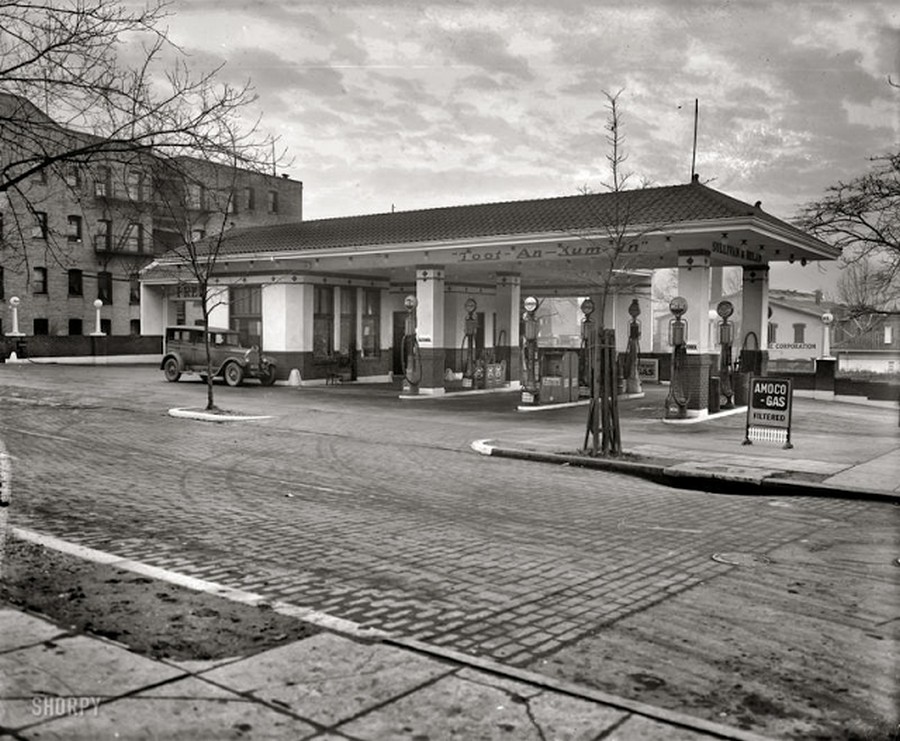 US Gas Stations in the 1920's (9).jpg