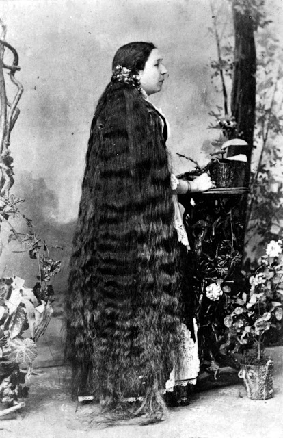 longhair_victorian_woman_287_29.jpg