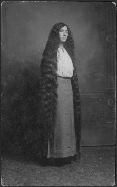 longhair_victorian_woman_288_29.jpg