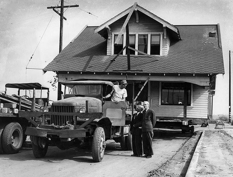 houses_moving_in_los_angeles_in_the_past_12_.jpg