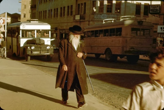 Buses in Israel in the 1950's (1).jpg