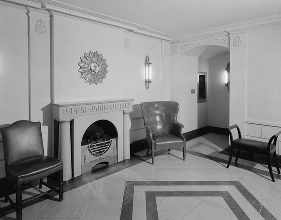 1941. 10 Gracie Square, East 84th Street. Apartment building, interior lobby. 4-11-1941.jpg