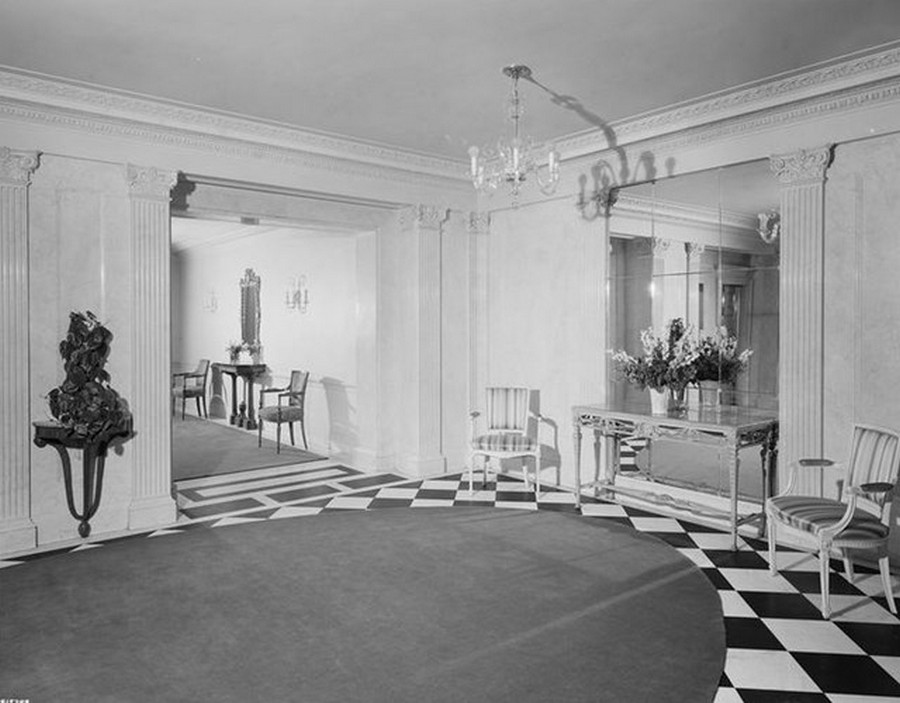 1941. 625 Park Avenue. Apartment building, lobby. 5-3-1941.jpg