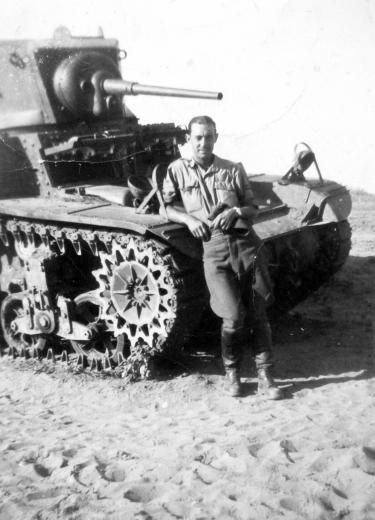1943_M3 Stuart.jpg