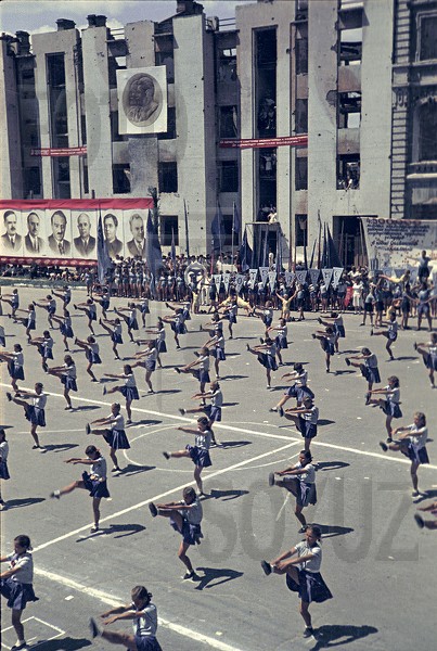 Color photographs of athletic parades in Stalingrad in May 1945 (7).jpg