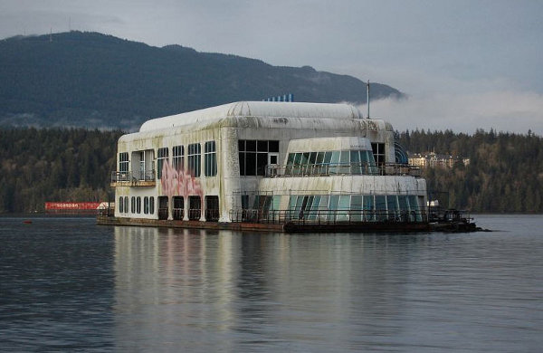 mcbarge003.jpg