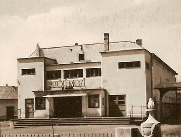 1964. Kiskőrös Petőfi mozi.jpg
