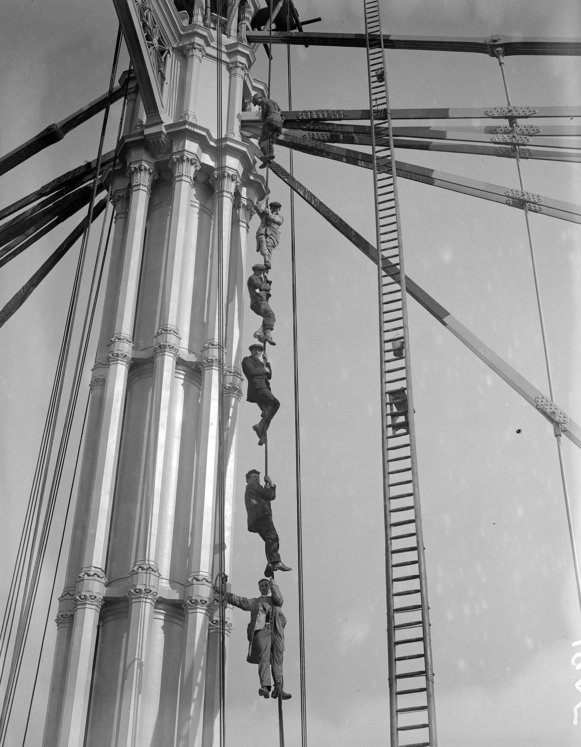1905. Az épülő Albert-híd Londonban..jpg