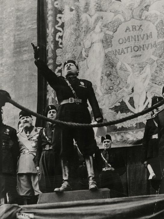 1941_benito_mussolini_olasz_fasiszta_diktator_szonoklata.jpg