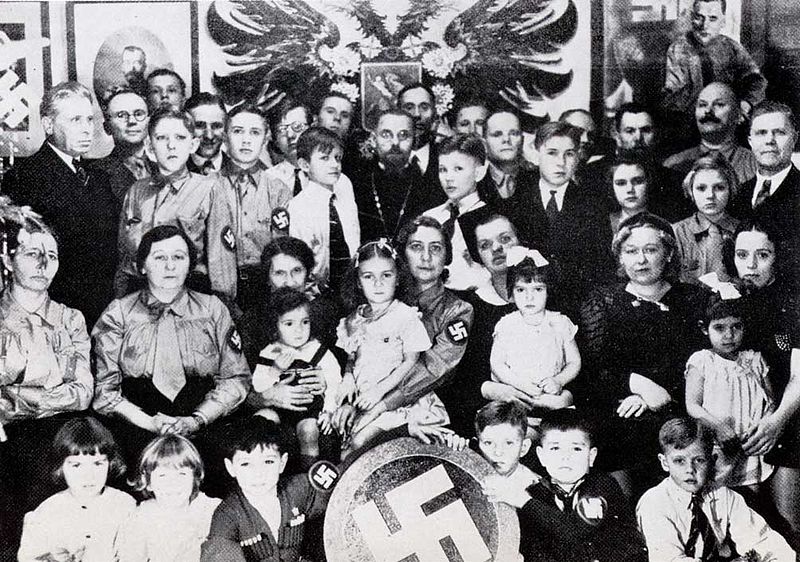 1933-41. Orosz fasiszta vasárnapi bibliaiskola tanárai és növendékei New York-ban..jpg