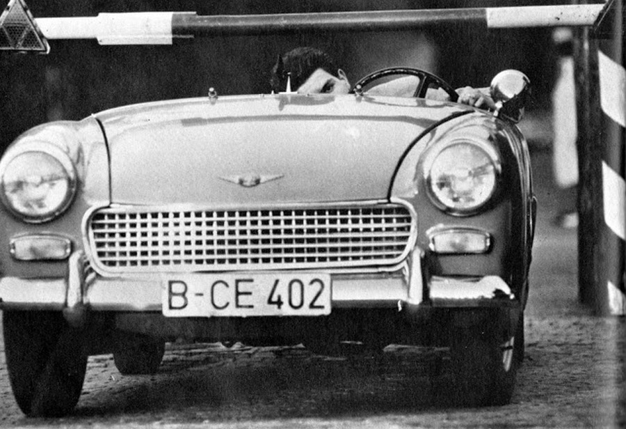 1963_majus_5_heinz_meixner_defects_from_east_germany_by_driving_through_checkpoint_charlie_after_removing_his_windshield.jpg