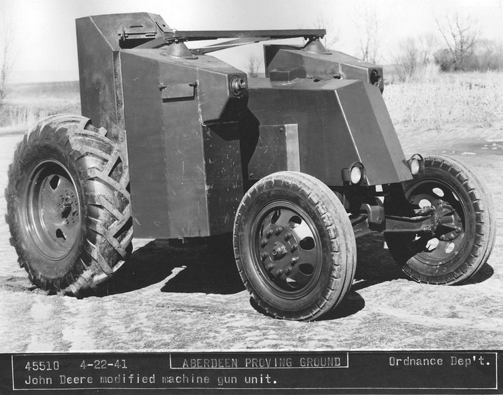 1941_pancelozott_es_geppuskaval_felszerelt_john_deere_traktor_az_amerikai_hadsereg_szamara.jpg