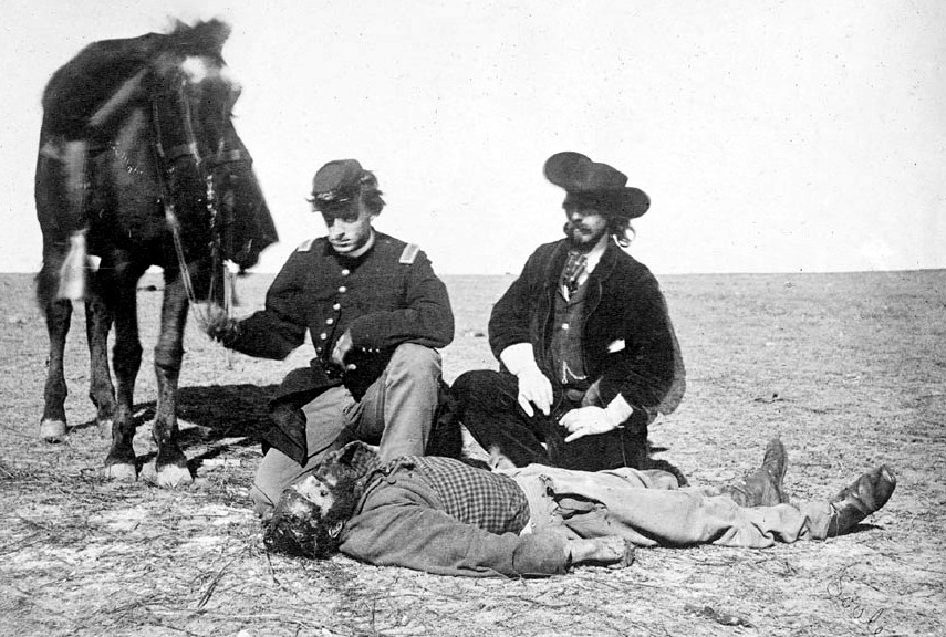 1868. A híres bölényvadász, Ralph Morrison cheyenne indiánok által megskalpolt holtteste a Dodge erőd közelében..jpg