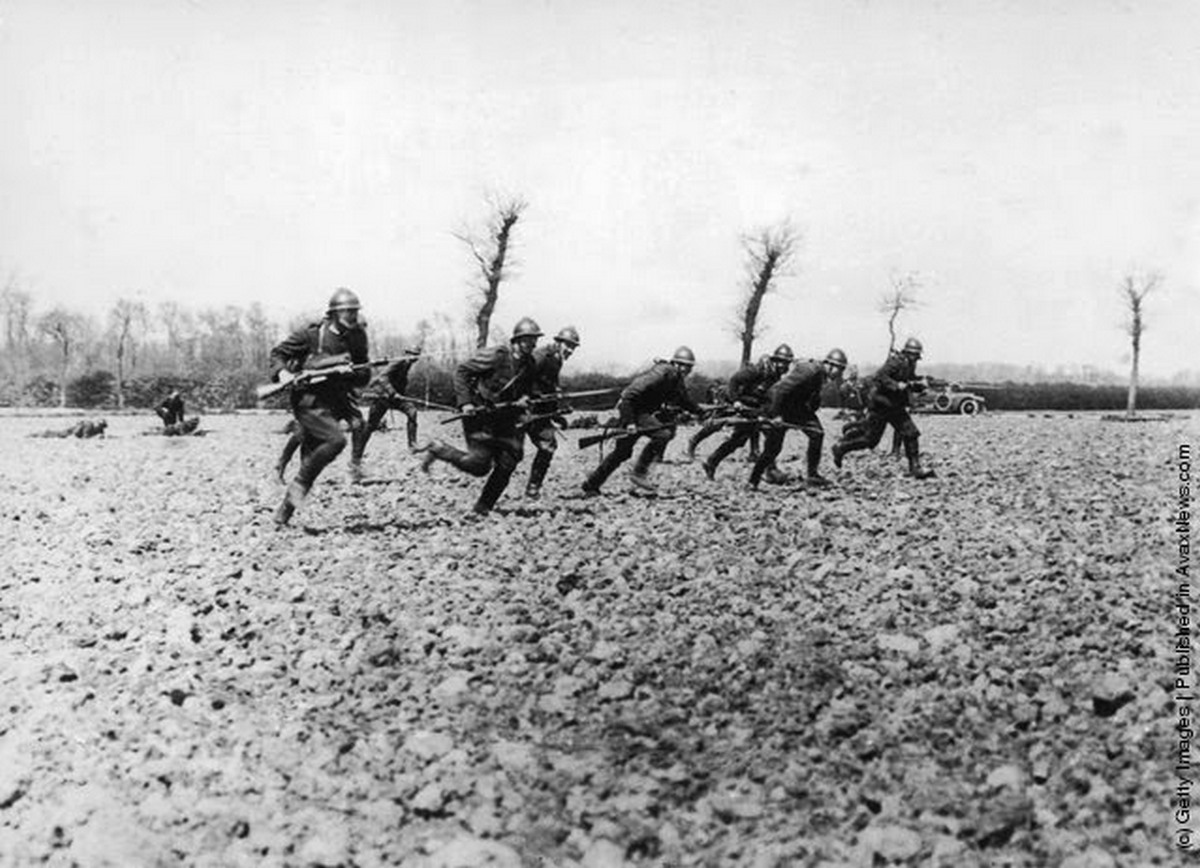 1914. Belga katonák rohamoznak..jpg