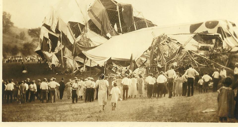 1925. A USS Shenandoah katonai léghajó ohioban semmisült meg egy viharban..jpg