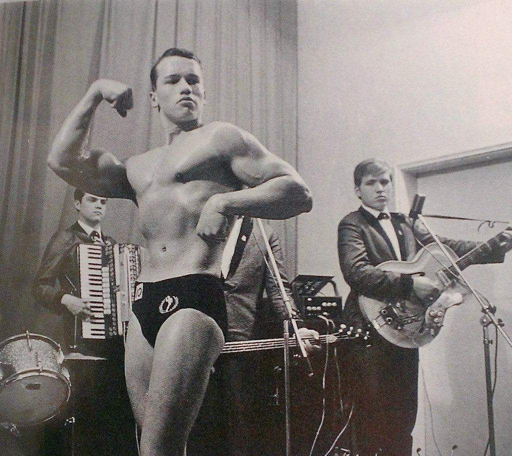 1963_a_16_eves_arnold_schwarzenegger_elso_testepito-versenyen_ausztriaban_ot_ev_mulva_vandorolt_ki_az_allamokba.jpg