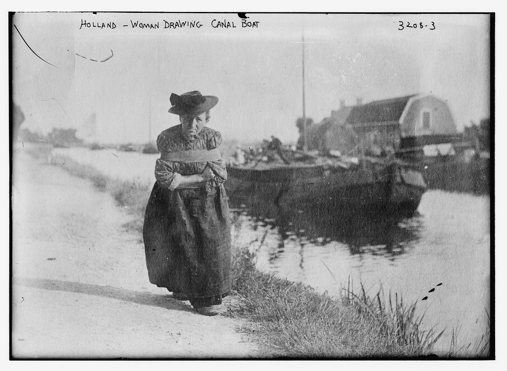 1915 körül. Hajóvontató asszony Hollandiában..jpg