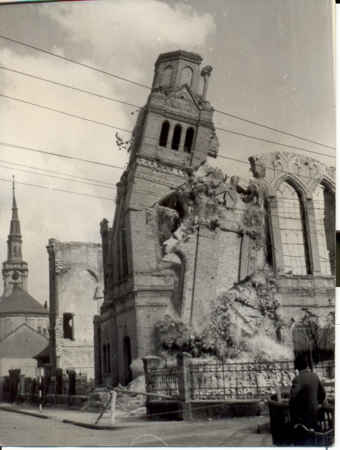 1963. A miskolci zsinagóga felrobbantása..jpg