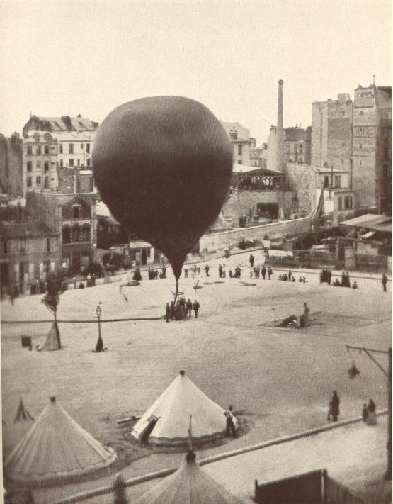 1870_a_francia-porosz_haboruban_parizs_ostromakor_csomag_es_levelszallitasra_hasznalt_holegballon_inditasa.jpg