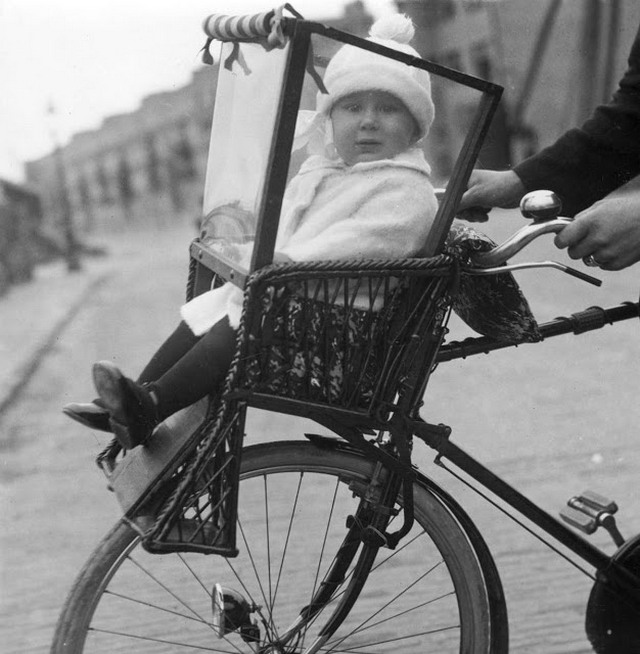 1925_child_seat_with_toddler_front_of_the_bike_amsterdam_netherlands.jpg