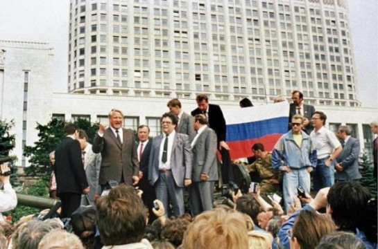 1991. Jelcin a moszkvai puccs alatt..jpg