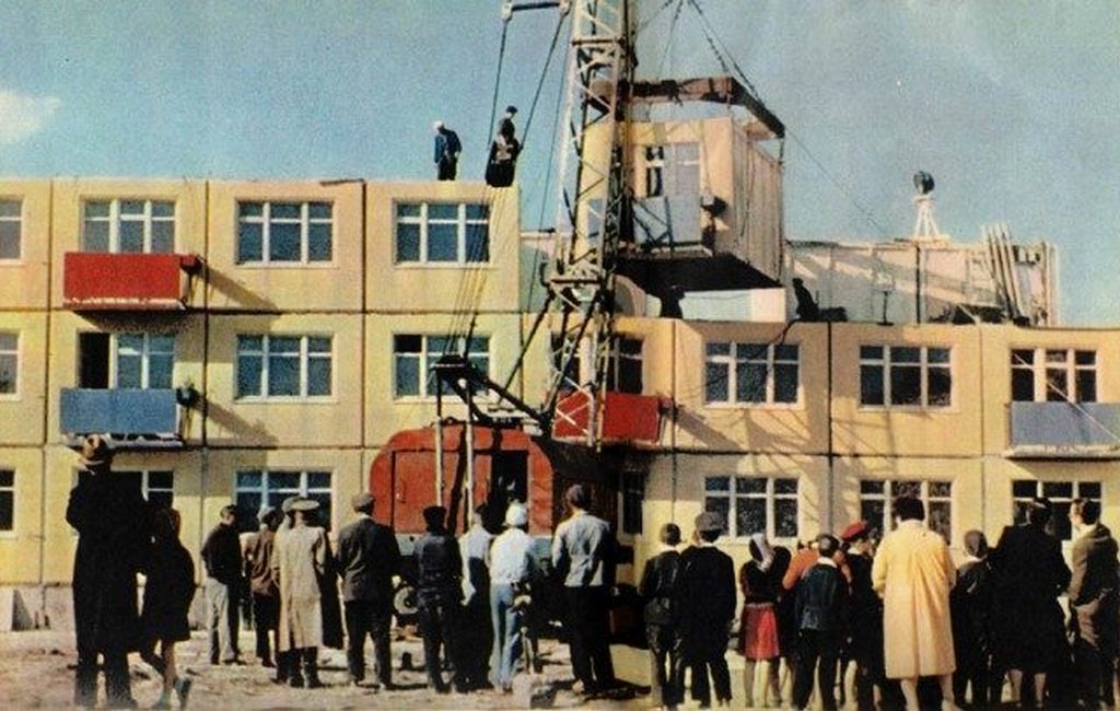 1962_egy_kiserleti_lakotelep_epitese_moszkvaban_a_legmodernebb_technologiaval.jpeg