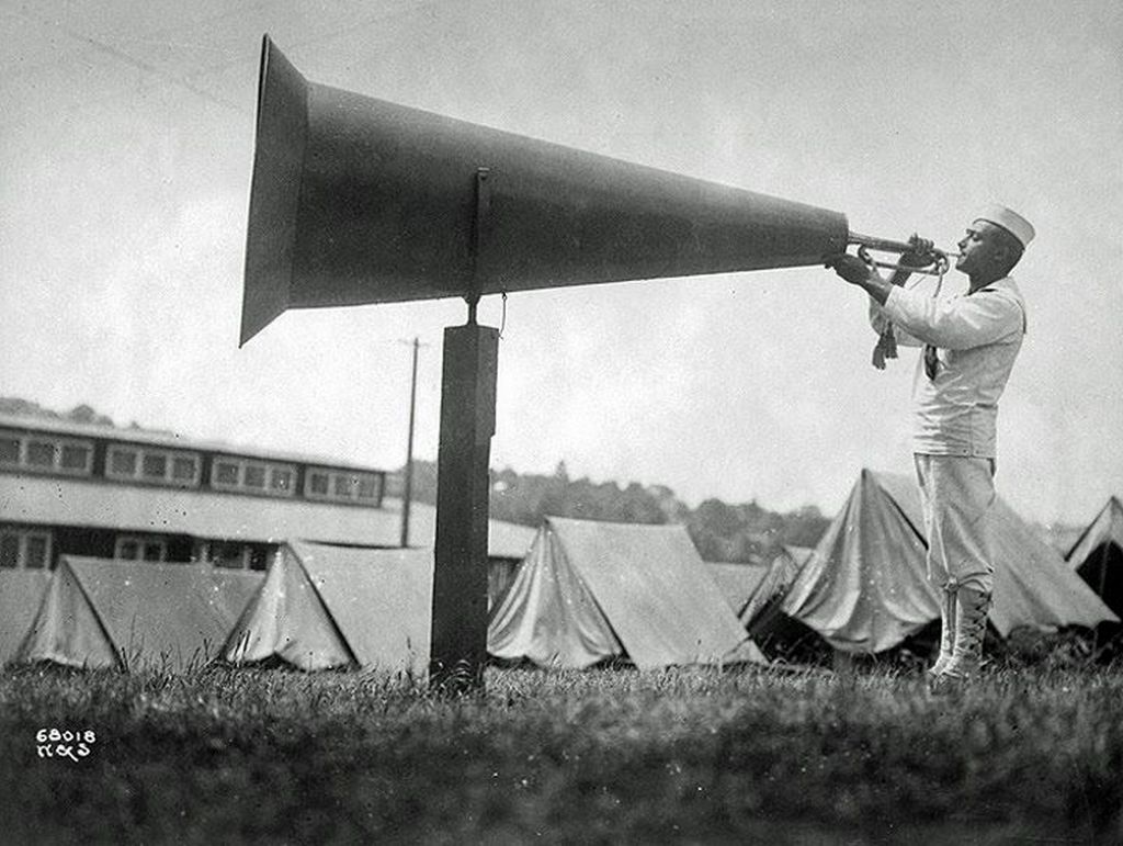 1917_igy_fujtak_az_ebresztot_egy_seattle-i_kikepzotaborban.jpg