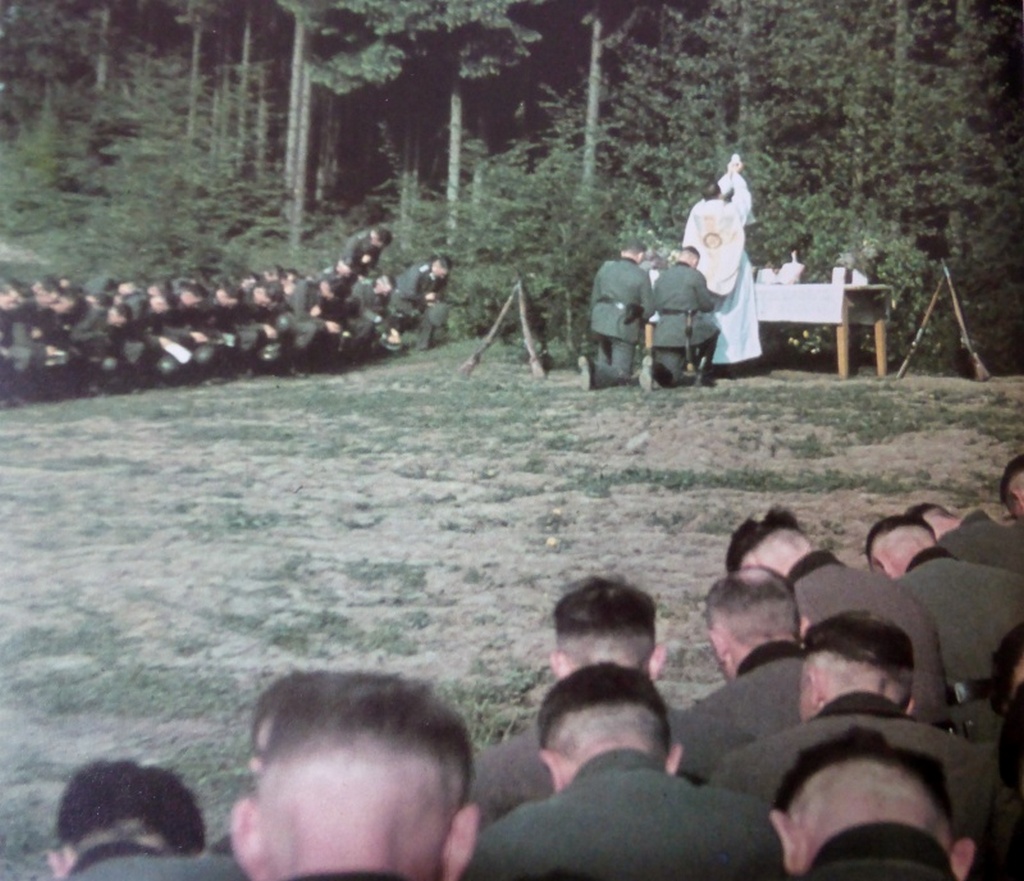 1941_osztaly_a_wehrmacht_a_katolikus_liturgia_elott_az_invazio_a_szovjetunio_1941-ben_a_harmadik_birodalom.jpeg