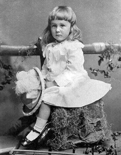 1884. Ez a szép kislány itt Franklin D. Roosevelt a későbbi amerikai elnök két éves korában..jpg