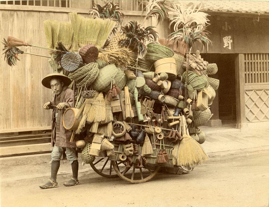 1901. Japán vándor kosár- és seprűárus.jpg