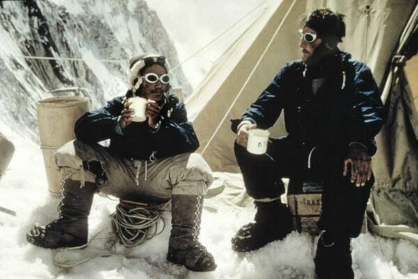 1953. Tenzing Norgay és Edmund Hilary a Mount Everest-en.jpg