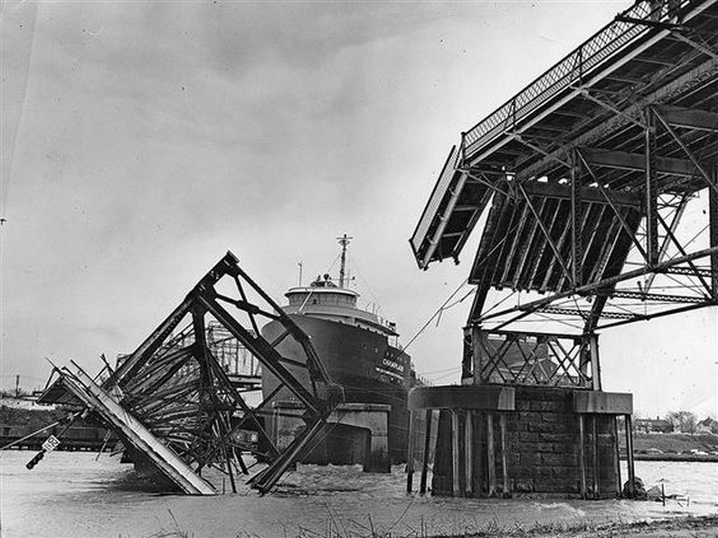 1957_toledo_oh_bridge_spanning_maumee_river_destroyed_by_8_700-ton_lake_freighter.jpg